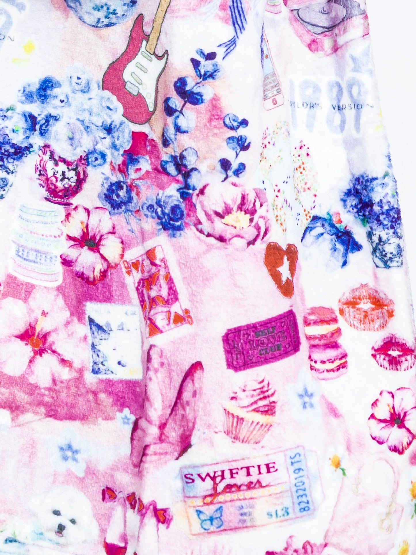 girls pink printed plush bath robe in girly taylor swift inspired print